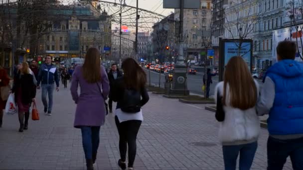 Οδός Khreshchatyk Κίεβο Ουκρανίας Ευρώπης Απρίλιο Του 2018 Άνθρωποι Walking — Αρχείο Βίντεο