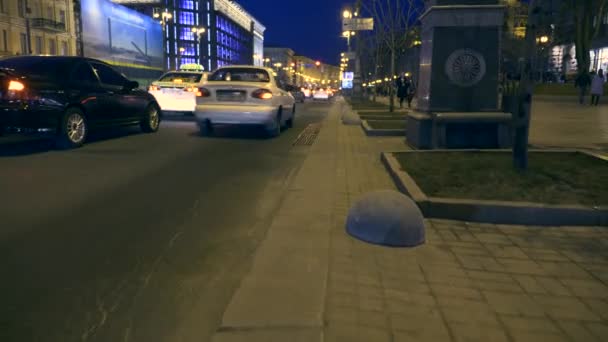 Night City Europa Ukraina Kiev Gatan Khreshchatyk April 2018 Fordon — Stockvideo