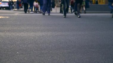 İnsanlar geçiş Sokağı. Kaldırım kavşak şehir Street.Transport araçlar araçları. Europe Ukrayna Kiev Khreshchatyk'a sokak
