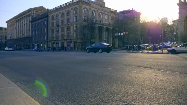 Europa Ucrânia Kyiv Khreshchatyk Street Abril 2018 Transporte Veículos Carros — Vídeo de Stock