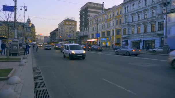 Europa Ukraina Kiev Khreshchatyk Street April 2018 Fordon Bilar Transport — Stockvideo