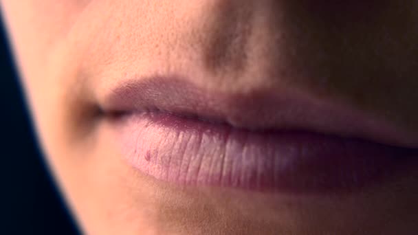 Κοντινό Πλάνο Γυναίκα Χείλη Δόντια Μακροεντολή Θηλυκό Ανθρώπινο Στόμα Ανοιχτό — Αρχείο Βίντεο