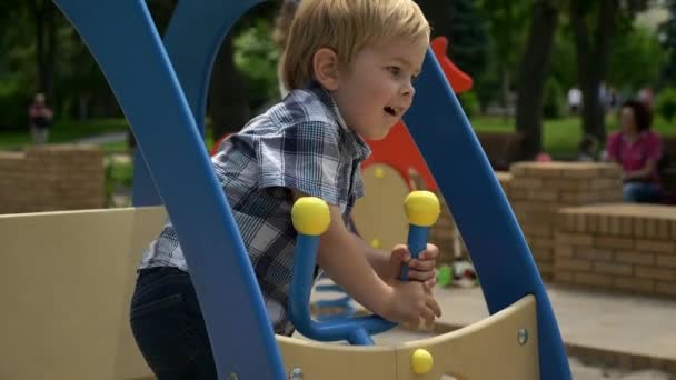 Happy Child Enjoys Attraction Ride Children Playground City Park Vreugdevolle — Stockvideo