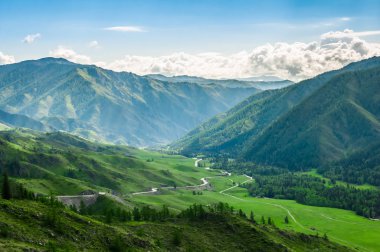 Dağlar vadi peyzaj