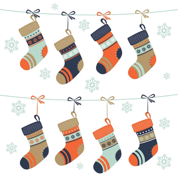Pohlednice s barevnými vánoční ponožky na zasněžené pozadí — Stockový vektor