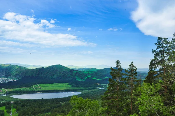Manzherok göl hava manzara. Altay Dağları, Rusya Federasyonu
