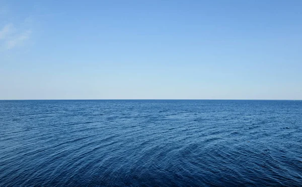 Blue Sky Water Surface Seascape Ladoga Lake Skyline Landscape — 图库照片