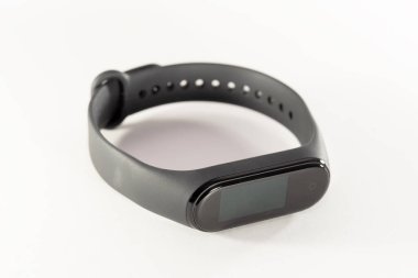 Aktivite bilekliği, fitness takip cihazı, akıllı saat, adım sayacı bilekliği. 3d illüstrasyon beyaz arkaplanda izole edildi
