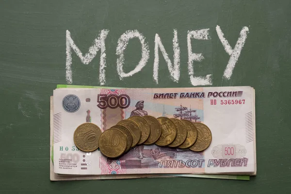 Επιγραφή Χρήματα Κιμωλία Στο Chalkboard Πράσινο Φόντο — Φωτογραφία Αρχείου