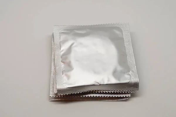 Preservativo Isolato Sfondo Bianco Con Percorso Ritaglio — Foto Stock