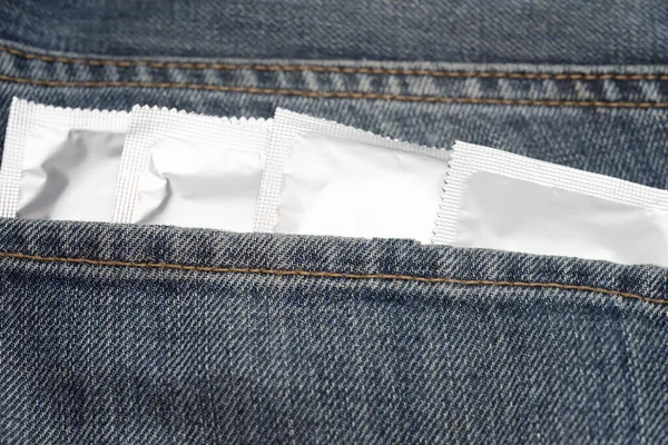 Preservativos Selados Bolso Trás Jeans — Fotografia de Stock