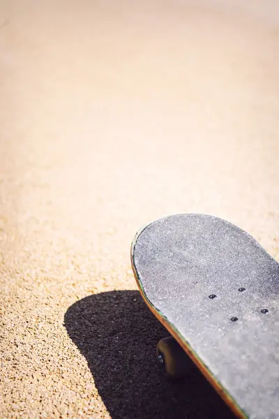 Oude gebruikte skateboard — Stockfoto