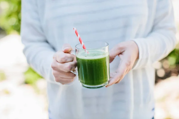 Vaso de jugo de verduras —  Fotos de Stock