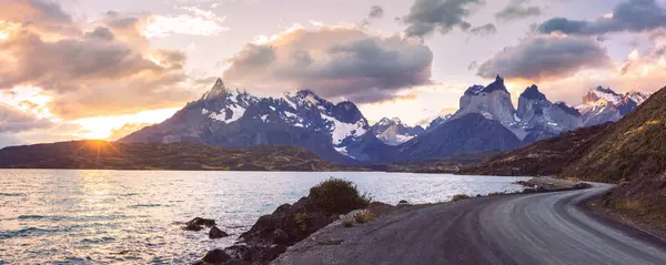 Paisaje de mar y carretera — Foto de Stock