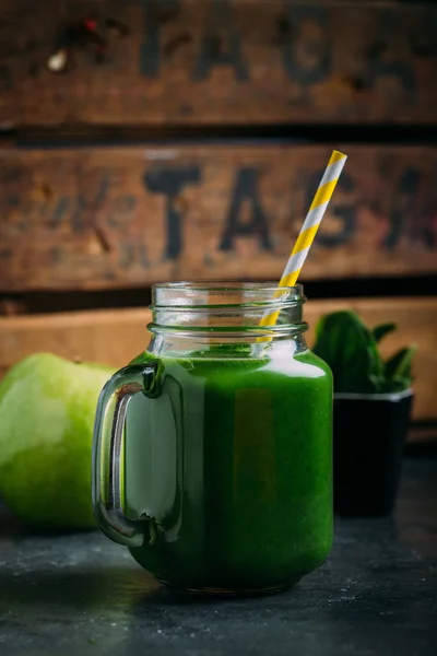 Green detox smoothie — Stock Photo, Image