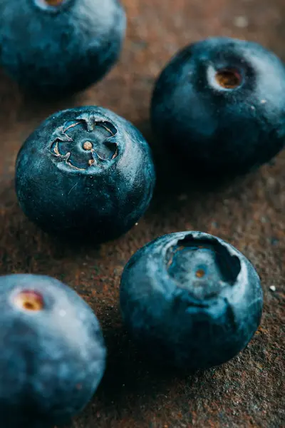 Blueberries on a grunge background — Stock Photo, Image