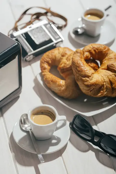 Espresso coffee cups and croissants — Stock Photo, Image