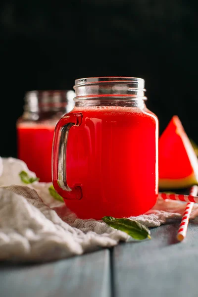 Smoothies à la pastèque en pot de maçon — Photo