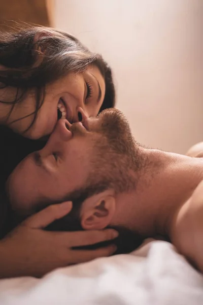 Portrait Woman Kissing Sleepy Boyfriend — Stock Photo, Image