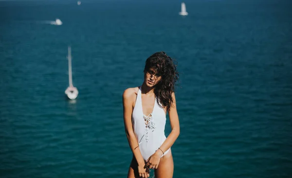 Portrait Brunette Woman Wearing White Swimsuit Looking Camera Posing Ocean — Stock Photo, Image