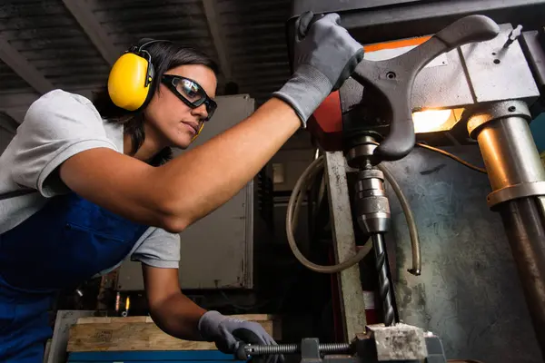 Low Angle View Female Mechanic Operating Column Type Drill — Stock Photo, Image