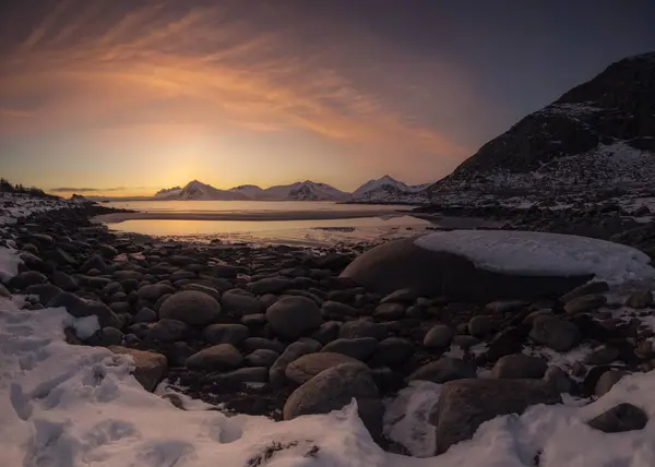 Blick Auf Den Felsstrand Auf Der Nordinsel Der Abenddämmerung — Stockfoto