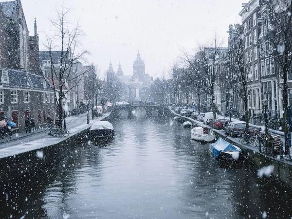 Amsterdam Canal Rows Moored Boats Snowy Day — Stock Photo, Image