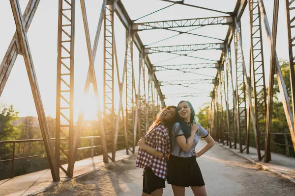 Girlfriends looking at camera — Stock Photo, Image