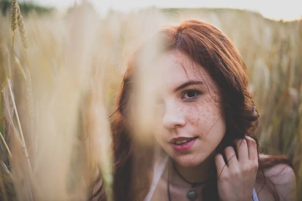 Close Portrait Girl Red Hair Posing Rye Field Looking Camera — Stock Photo, Image
