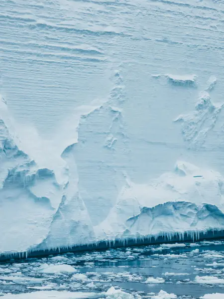 Giant  glacier in sea — Stock Photo, Image