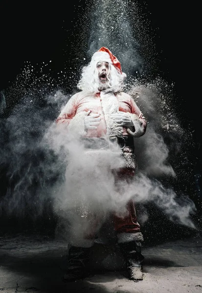 Święty Mikołaj Otwarte Usta Chmury Śnieg Eksplozji — Zdjęcie stockowe