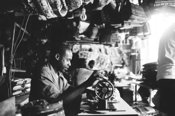 Goree 세네갈 2017 사이드 바느질 워크숍에서 테이블에 — 스톡 사진