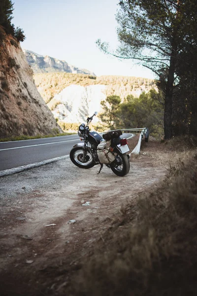 Motocicleta Con Bolsas Viaje Estacionadas Carretera — Foto de Stock