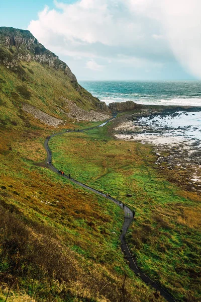 海滨小山坡上的小路 — 图库照片