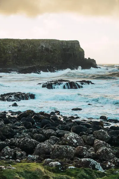 Landscape View Rocks Stones Wavy Ocean Line — Stock Photo, Image