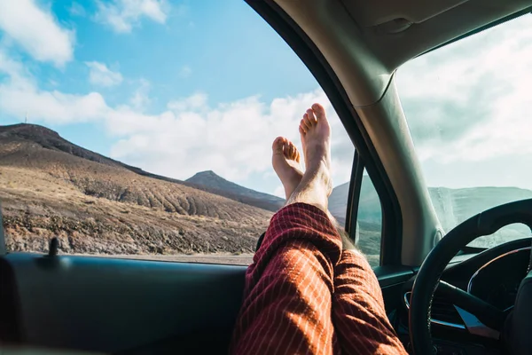 Crop Male Feet Sticking Out Car Window Background Mountain Valley — Stock Photo, Image