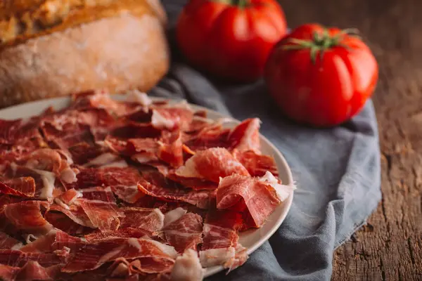 Stilleven Van Ham Met Tomaten Brood — Stockfoto