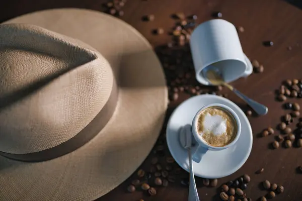 Brown Beverage White Foam Ceramic Cup Coffee Beans Hat Empty — Stock Photo, Image