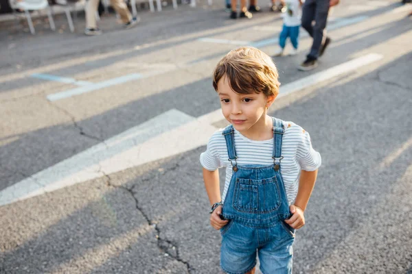 Little boy looking away on street — Stock Photo, Image