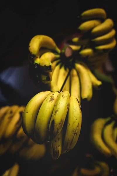 Stand Lleno Plátanos Orgánicos Maduros Mercado Agricultores Aire Libre —  Fotos de Stock