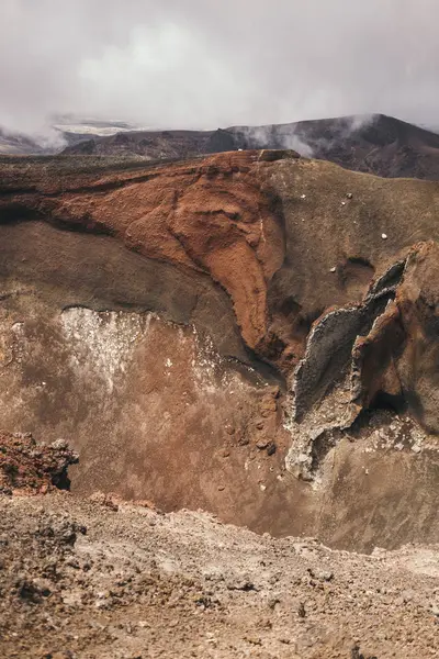 Terrain Rocheux Avec Nuages Brume Sur Les Montagnes Tongariro Nouvelle — Photo
