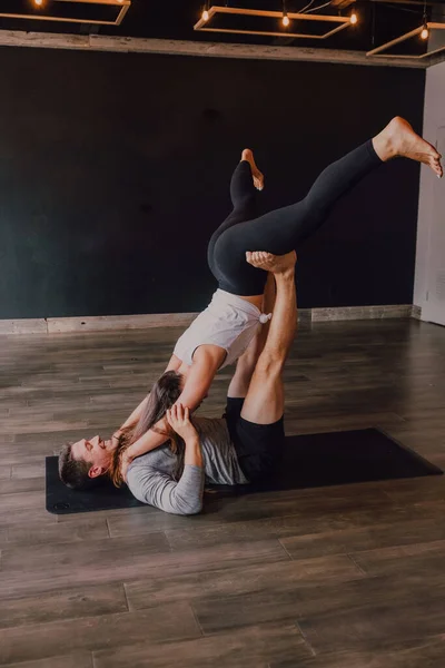 Side View Joyful Athletic Man Young Female Partner Practicing Acro — Stock Photo, Image