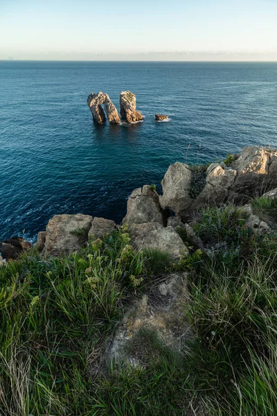Huzurlu Denizde Kayaların Manzarası Costa Brava Ufuk Çizgisi — Stok fotoğraf