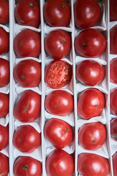 Top View Juicy Ripe Red Tomatoes Arranged Box Selling Market — Stock Photo, Image