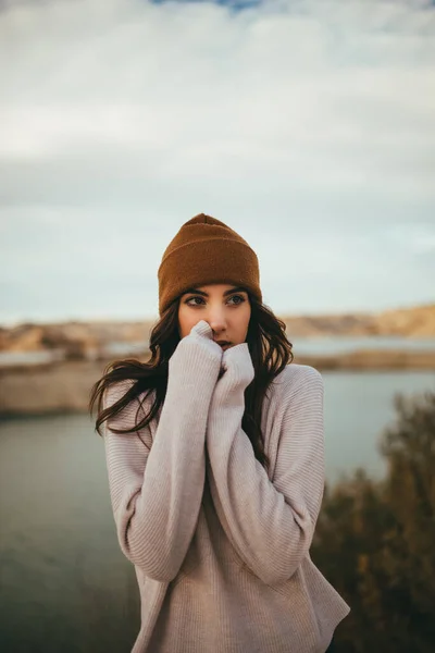 Giovane Affascinante Turista Sesso Femminile Guardando Lontano Mentre Godendo Week — Foto Stock