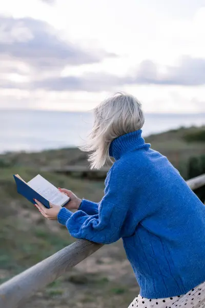 Side View Unrecognizable Young Female Blue Sweater Leaning Wooden Fence — Stock Photo, Image