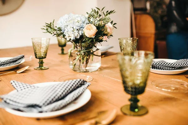 Bouquet Miscellaneous Flowers Green Plant Twigs Vase Water Wooden Table — Stock Photo, Image