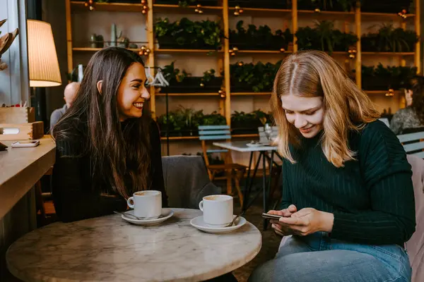 Female Friends Resting Cozy Cafe — Stock Photo, Image