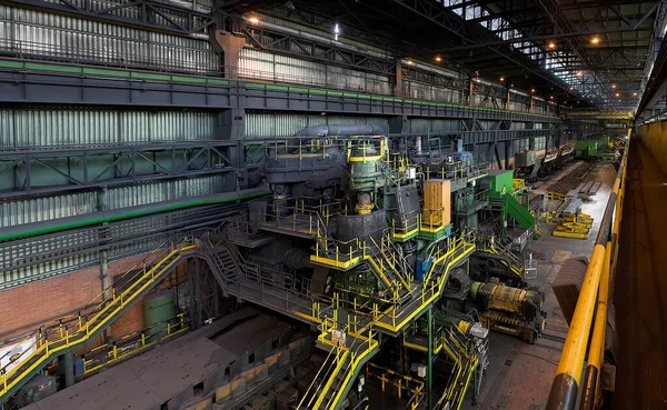 Interieur Van Een Ruime Industriële Werkplaats Met Grote Metalen Constructie — Stockfoto