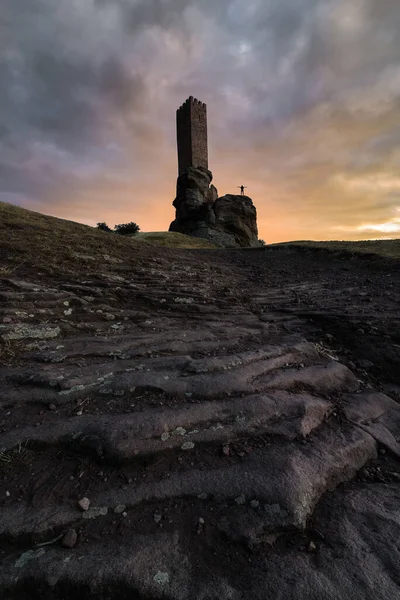 Low Angle View Ancient Stone Monument Located Rocky Hill Silhouette — Stock Photo, Image